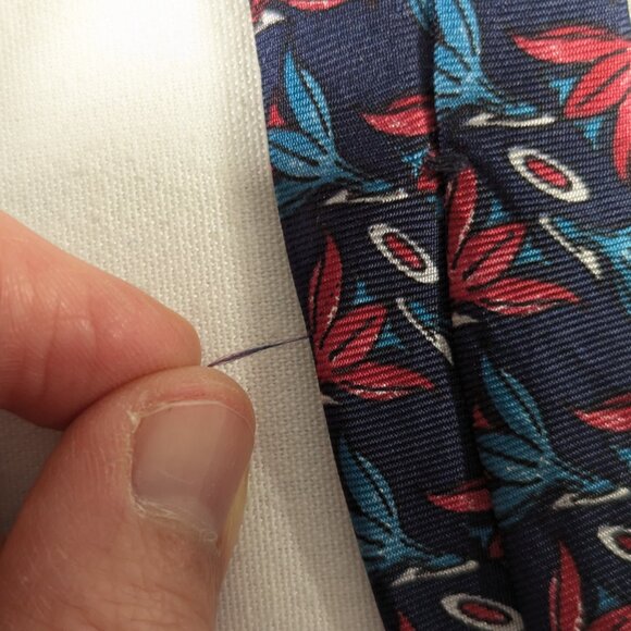 Christian Dior Monsieur Necktie, All silk Blue red pattern neck tie - Picture 7 of 11